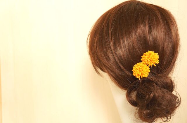 山吹色マムのヘアアクセ Uピン2個セットの画像1枚目