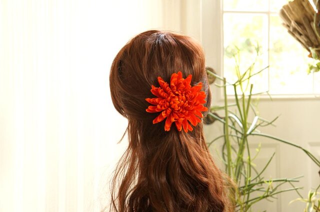 オレンジ大輪マムのヘアアクセの画像1枚目