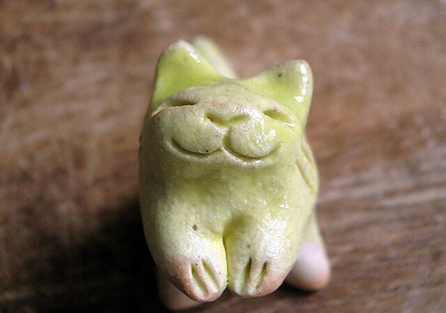 ちび猫=^人^=黄色の画像1枚目