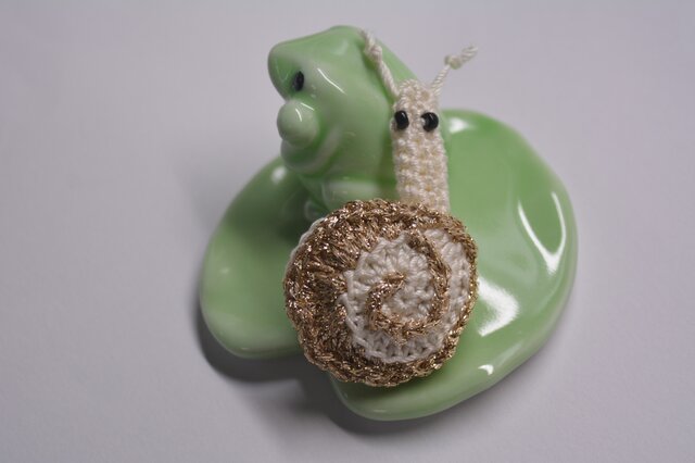 金色かたつむり・ブローチの画像1枚目