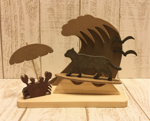 オイル仕上げver.☆夏☆波とカニと猫の置物☆サーフィン☆海☆夏休み☆動物の変更も色変更も可能!の画像1枚目