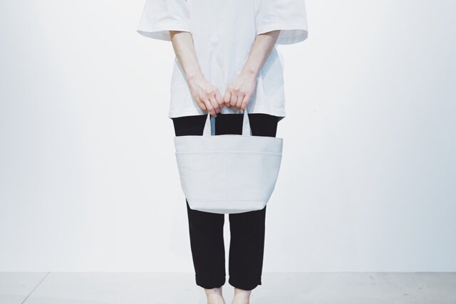 【廃盤20%OFF】SHIKAKU TOTE silver (シルバー)の画像1枚目