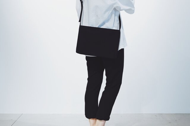 【廃盤20%OFF】FLAT SHOULDER black (黒)の画像1枚目