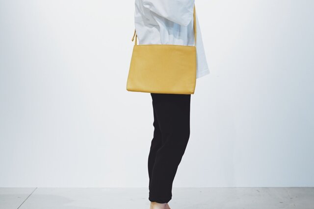【廃盤20%OFF】FLAT SHOULDER mustard (マスタード)の画像1枚目