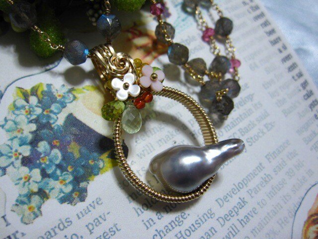 【SALE】バロックパール・小鳥のネックレスの画像1枚目