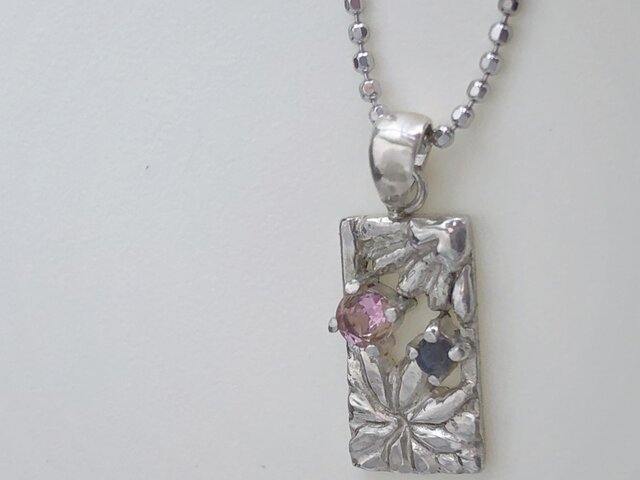 Flower cardのネックレスの画像1枚目