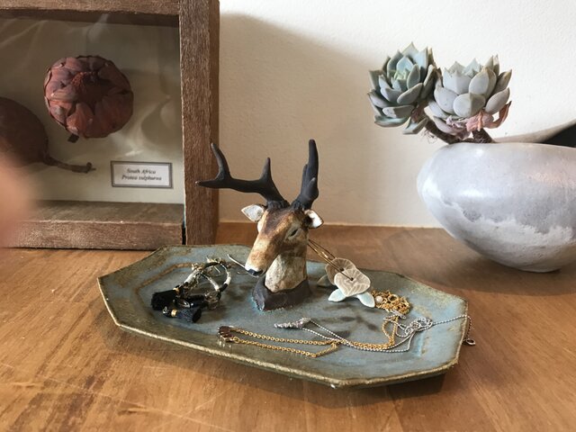 鹿のアクセサリー置きの画像1枚目