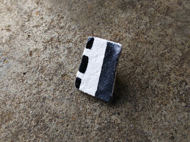 monotone badgeの画像1枚目