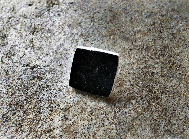 monotone badgeの画像1枚目