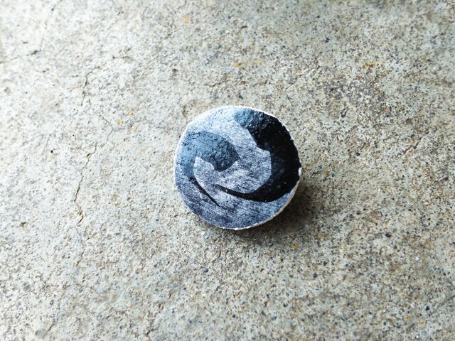 monotone badgeの画像1枚目