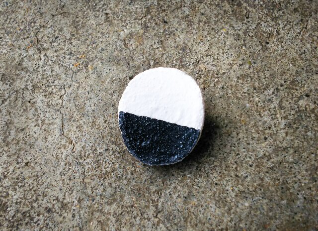 monotone badgeの画像1枚目