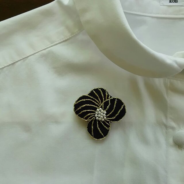花のブローチ(パンジー)の画像1枚目