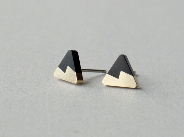 ジグザグピアス ▲ 黒 平の画像1枚目