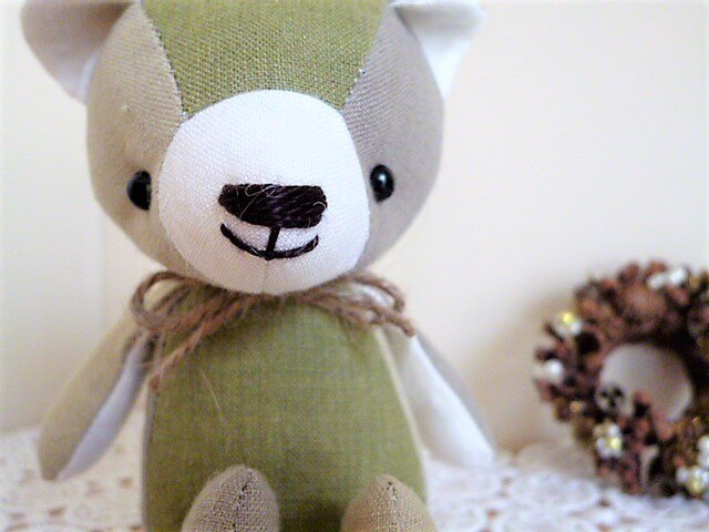 【受注制作】リネンパッチのくまちゃん*みどりいろの画像1枚目