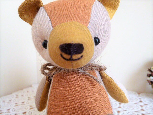 【受注制作】リネンパッチのくまちゃん*ちゃいろの画像1枚目