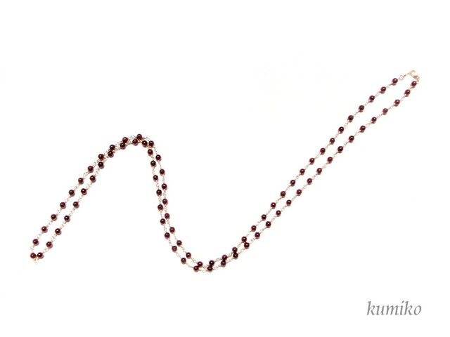 ガーネット(直径約4mm)のロングネックレスです(約90cm)の画像1枚目