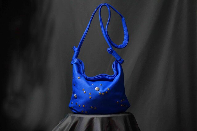 吸い付くタッチ感⋰製品後染め加工/LUAショルダーバッグ#ROYALBLUEの画像1枚目