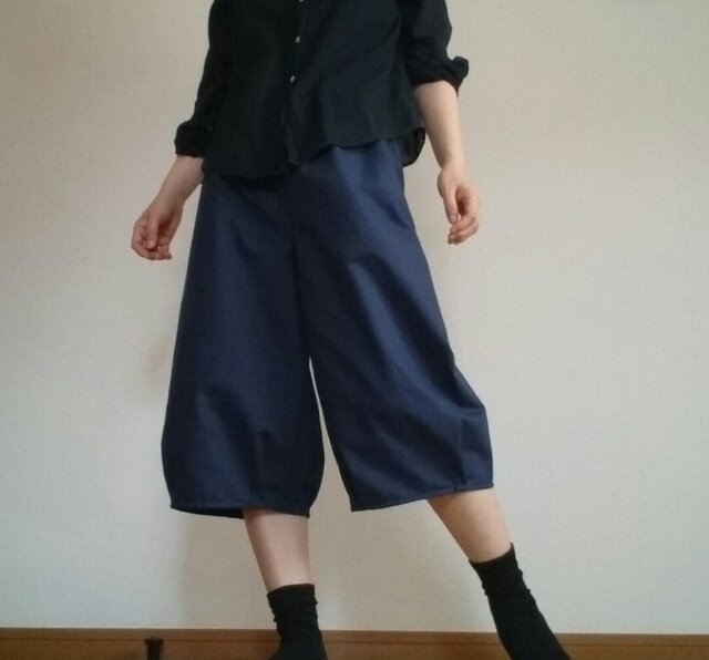 裾しぼりミモレ丈ワイドパンツゆったり楽にウエストゴムの画像1枚目