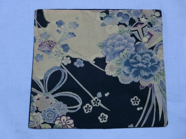 魅力的な桐谷さんのモードを刺激するハンカチの画像1枚目