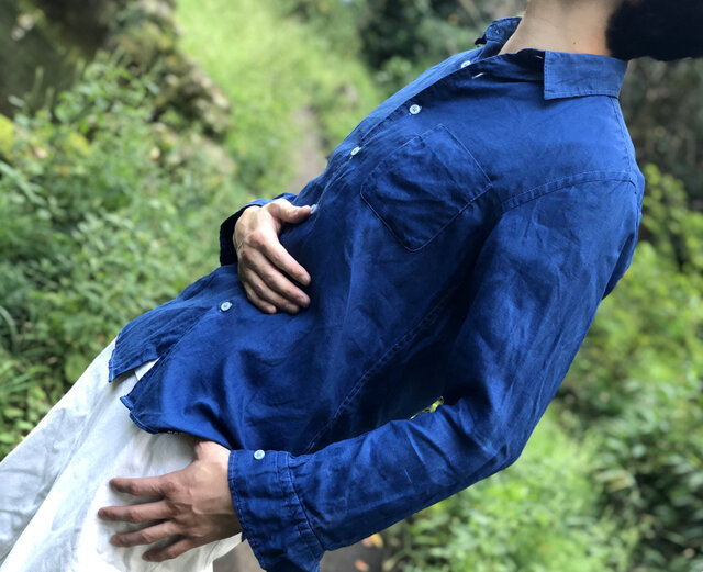 口豪奢 本藍染リネンシャツ・並 | 日々の暮らしを心地よくする iichi ジャケット・アウター
