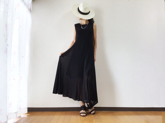 ロング丈のワンピース(black)の画像1枚目