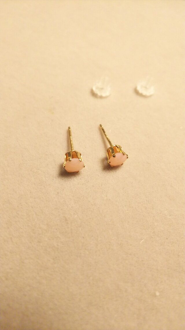 ピンクオパールひと粒ピアス(4ミリ)の画像1枚目