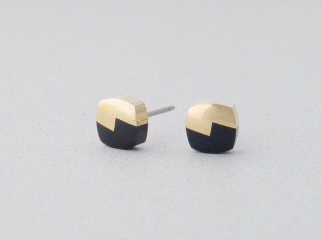 ジグザグピアス ◼️ 黒 丸の画像1枚目