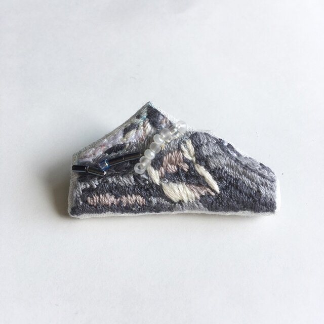 磐梯山ブローチ