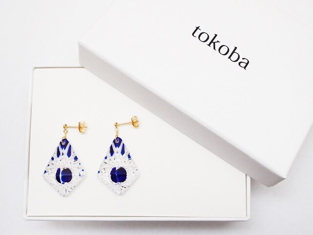 tokoba ピラミッド・ピアス ルリ くもの巣(K18)の画像1枚目