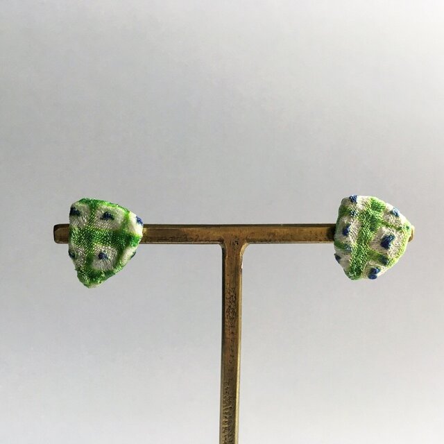 有松絞りピアス ▷きみどり