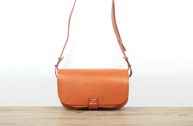 本革 クラシックレザーショルダーバッグ オシャレな休日 ☆Brown☆の画像1枚目