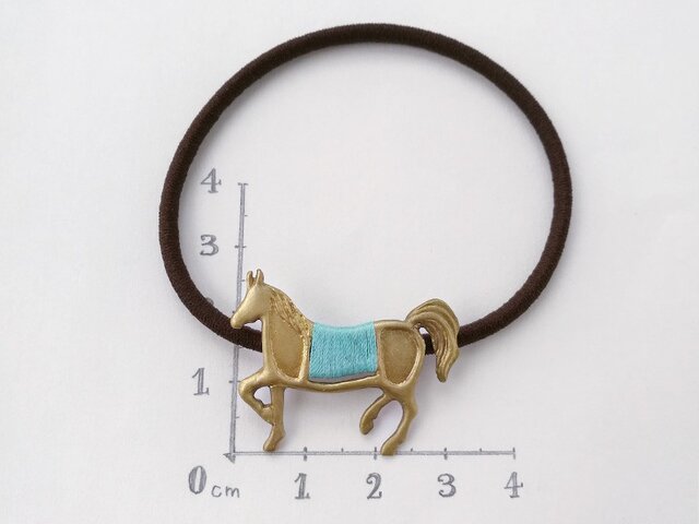 レジンヘアゴム　馬（brown） 馬ヘアゴム（緑） | iichi 日々の暮らしを心地よくするハンドメイドや
