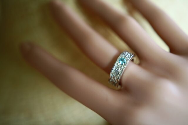 天然ブルージルコンのテクスチャーリング | iichi 日々の暮らしを