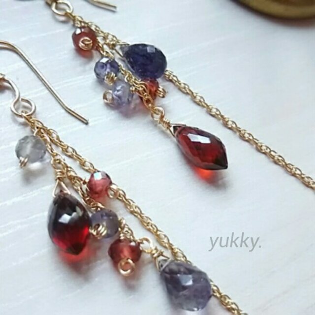 マーキスガーネット＆アイオライト♪アシンメトリー初秋の14kgfピアス