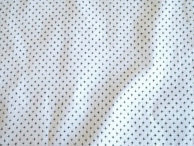 kh0024 十字紋様の絣柄ハギレ130cm☆古布・古裂 /筒描き/型染め/藍染/の画像1枚目