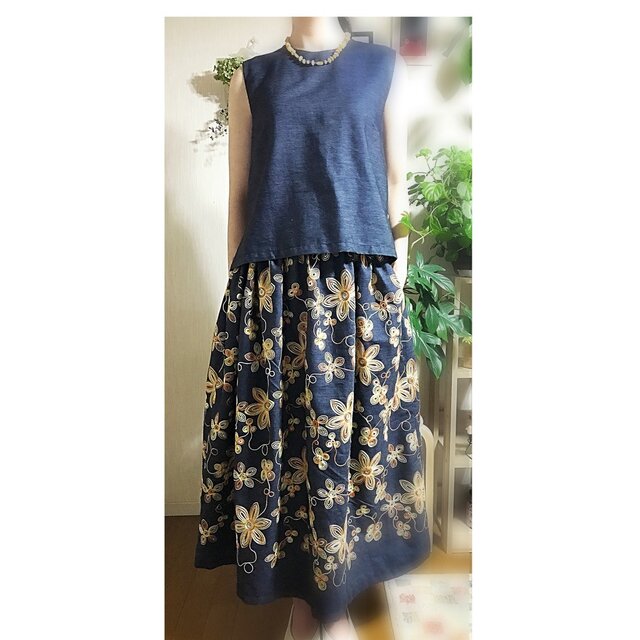 オランダ製ダンガリー刺繍ギャザースカートの画像1枚目
