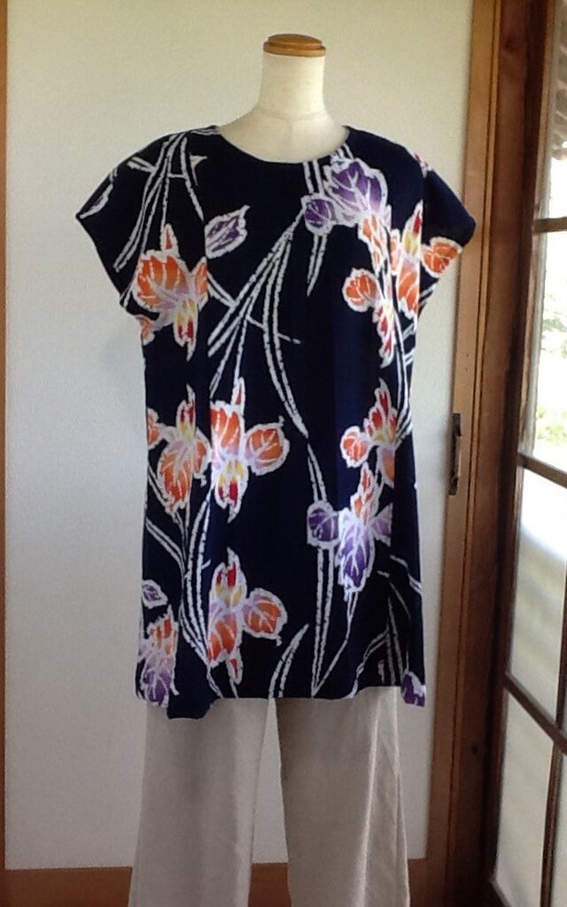 紺地に花菖蒲が素敵なチュニック