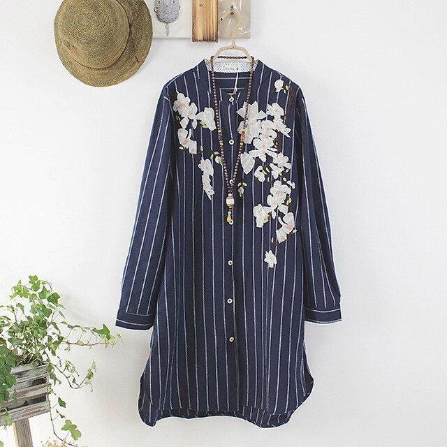 ストライプ柄刺繍長袖シャツ綿麻ワンピース ﹤2色:紺/青色﹥の画像1枚目