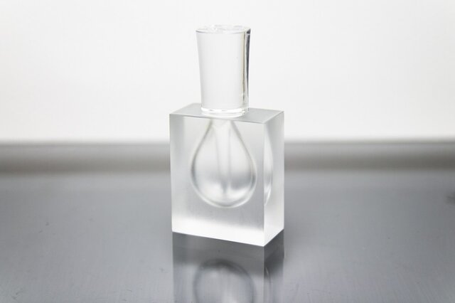 ガラスの香水瓶。部屋にあったら素敵なもの。の画像1枚目