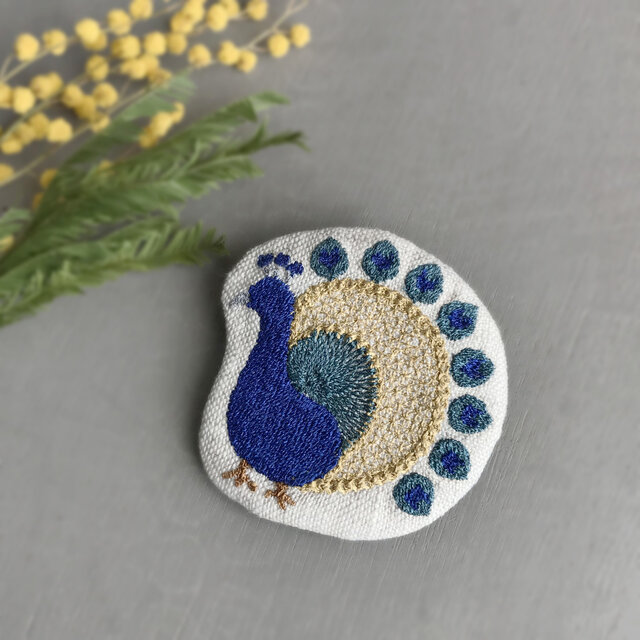 クジャク刺繍ブローチ【受注生産】の画像1枚目