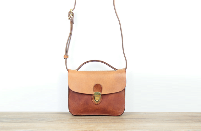 Vintage Brown レザー　ショルダー　バッグ ショルダーバッグ 本革 鞄 レザーショルダーバッグ レザーバッグ