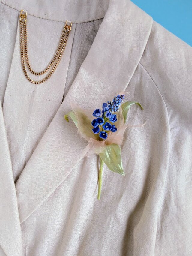 たわわになったブルーのお花 * ビロード製 * コサージュ