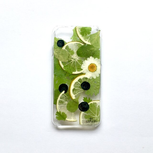 グリーンリーフサラダデザインの押し花スマホケースの画像1枚目