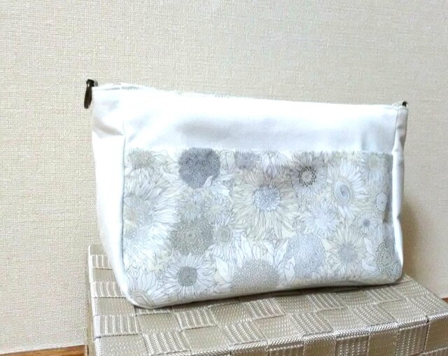 リバティプリント◇ショルダーバッグとしても使える2way大きめポーチの画像1枚目