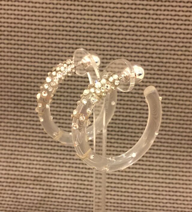 キラキラ アクリルフープピアス・Aの画像1枚目