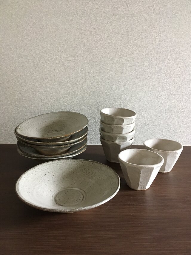 藁灰、粉引の器12点セットの画像1枚目