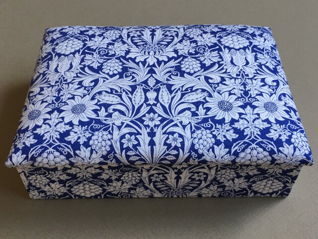 リバティプリントの箱9の画像1枚目