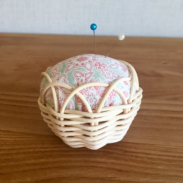 ラタンのピンクッション/リバティの画像1枚目