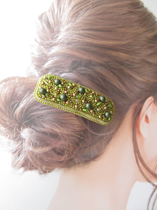 SALE　Hair accessory　バレッタ　ビーズ刺繍　（K0695)
