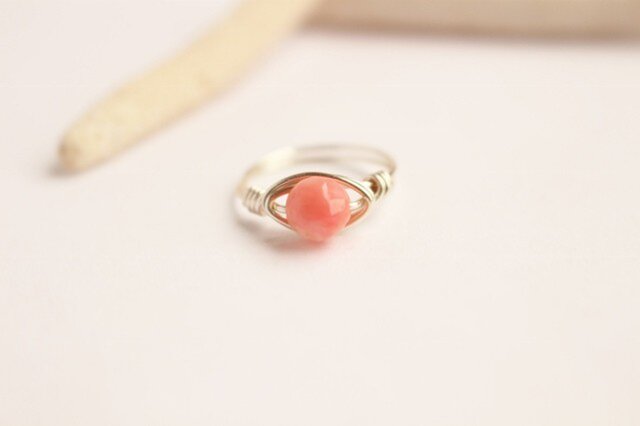 桃色サンゴ Wire Ringの画像1枚目
